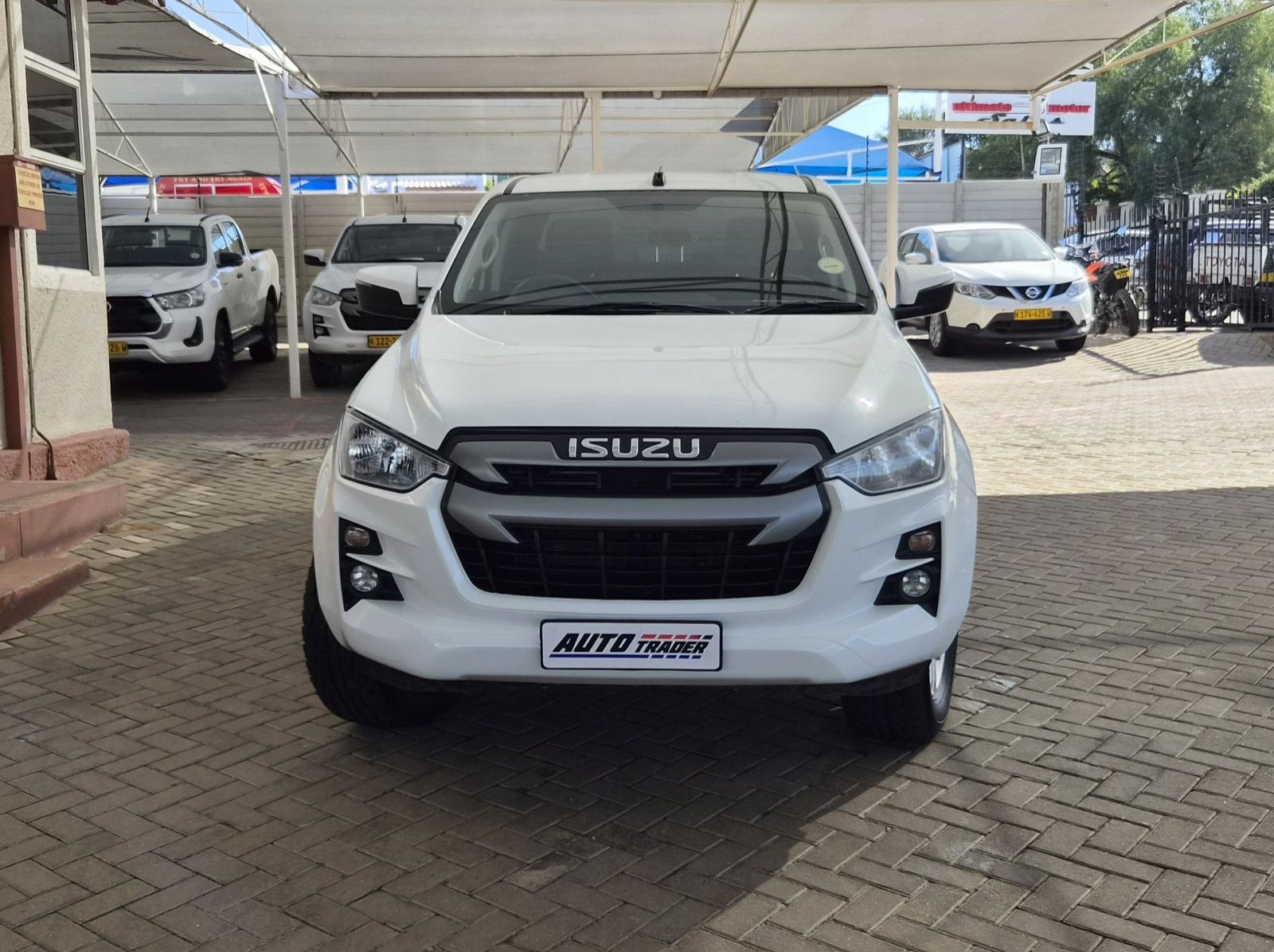 2022 Isuzu D-Max DDI LS pictures