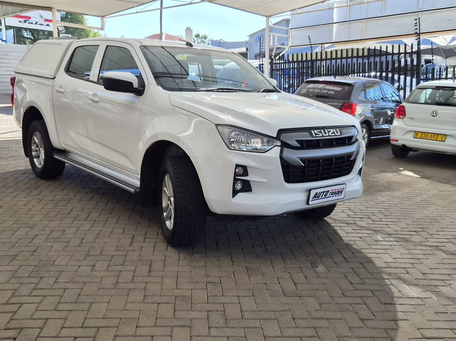 2022 Isuzu D-Max DDI LS pictures