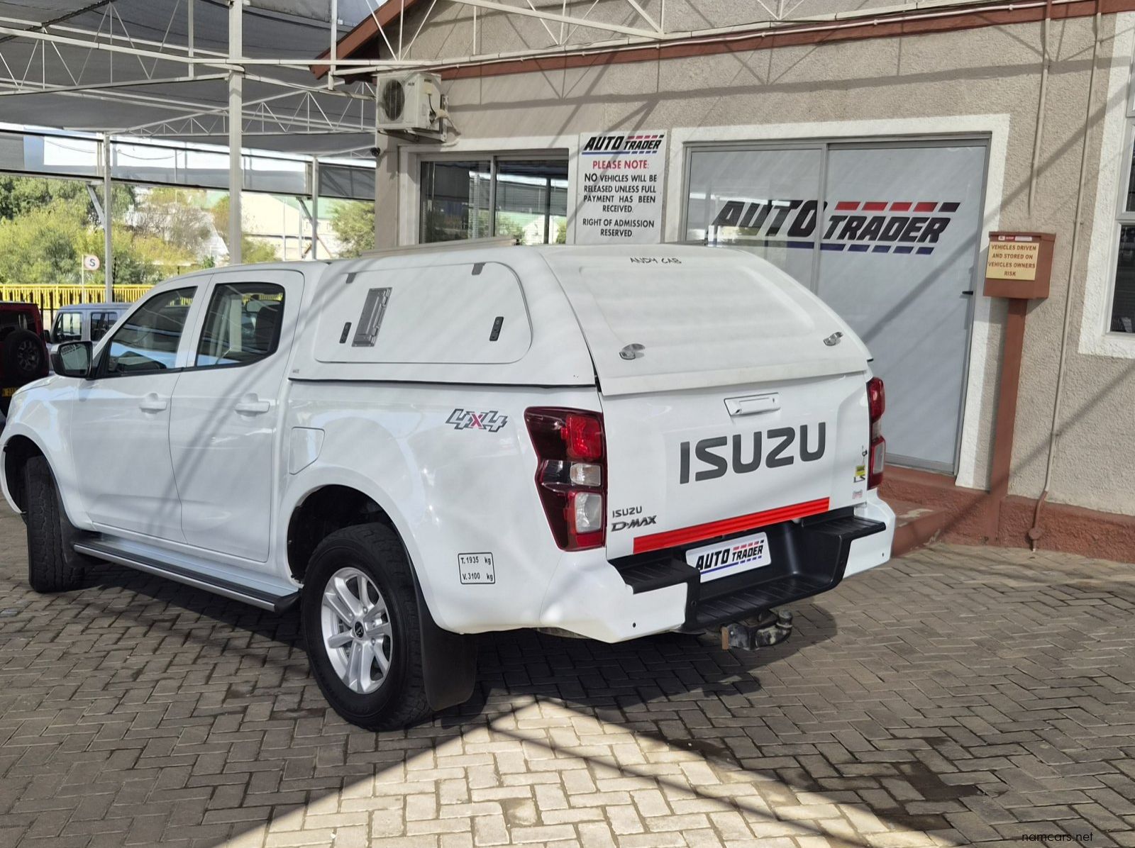 2022 Isuzu D-Max DDI LS pictures