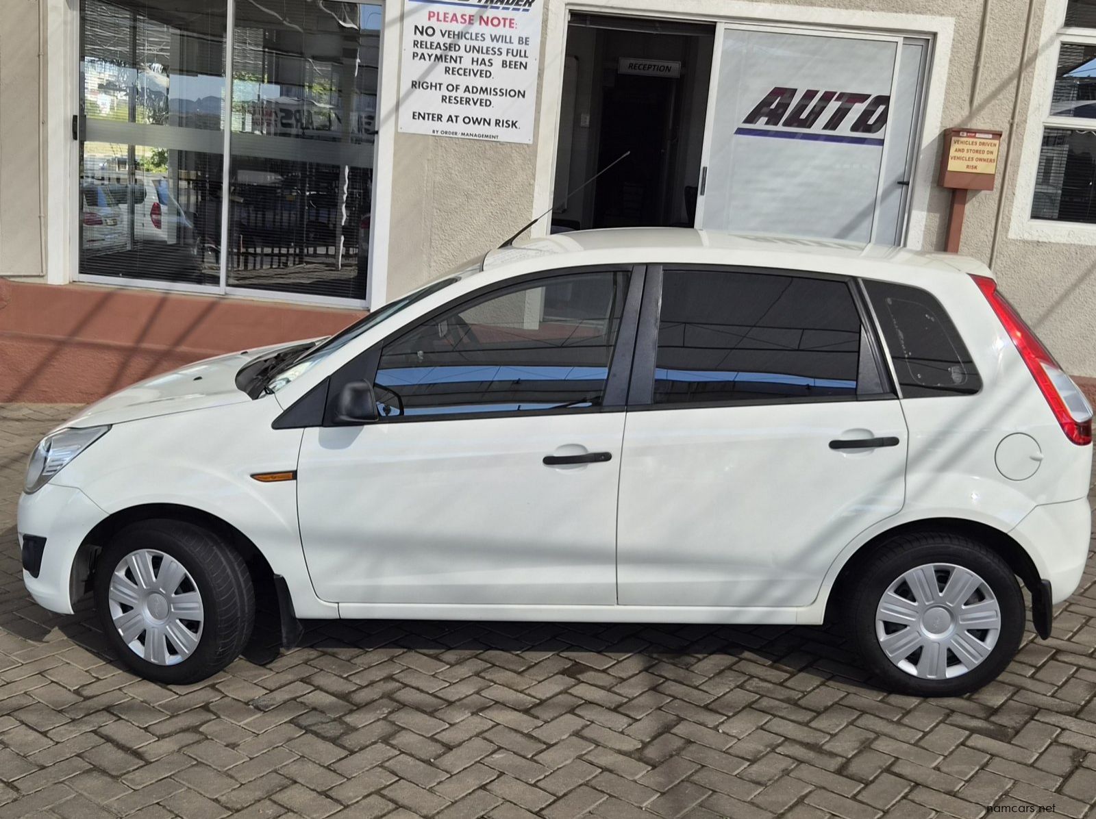 2014 Ford Figo Ambiente pictures