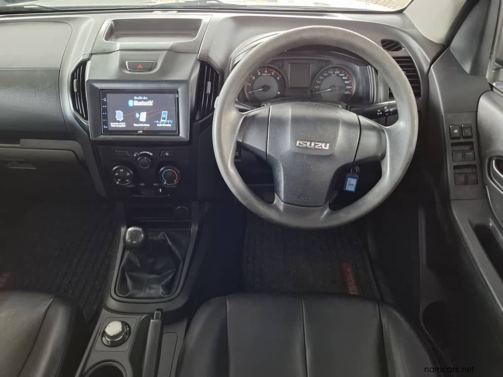 2018 Isuzu KB250 D-TEQ D/CAB 4X4 MAN photo