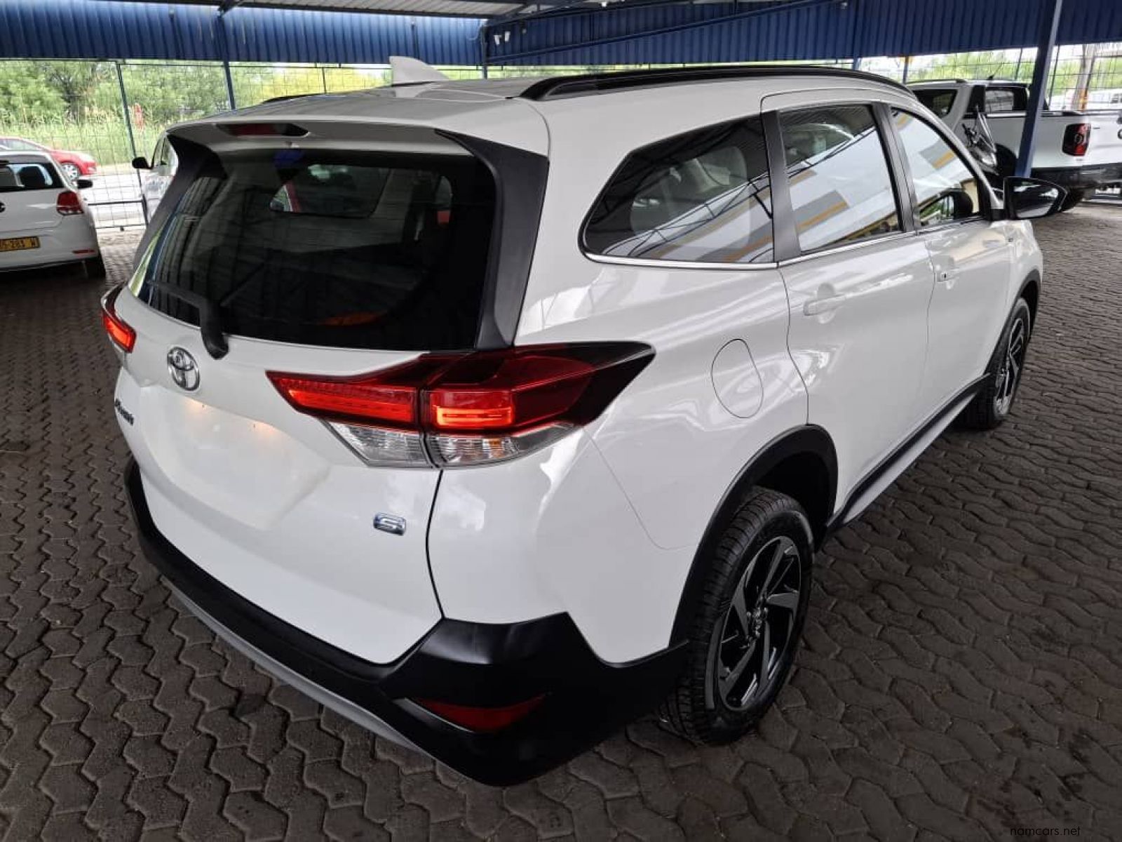 2018 Toyota RUSH 1.5 AUTO - 7 SEATER photo