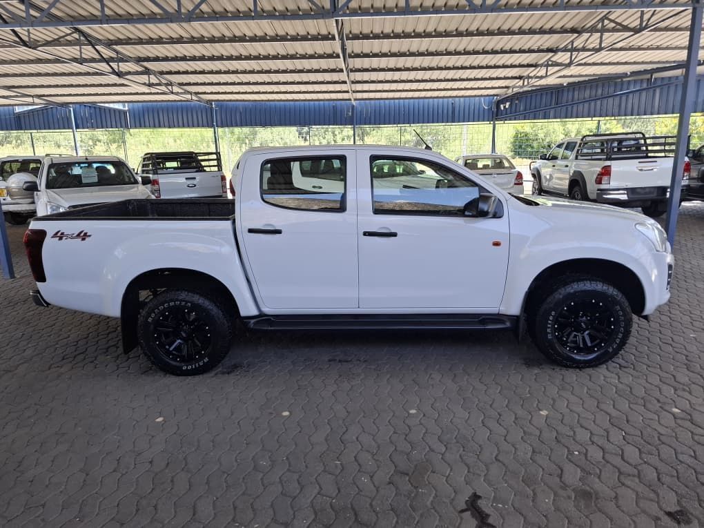 Isuzu D-MAX 2.5 D/CAB 4X4 HI-RIDER in Namibia