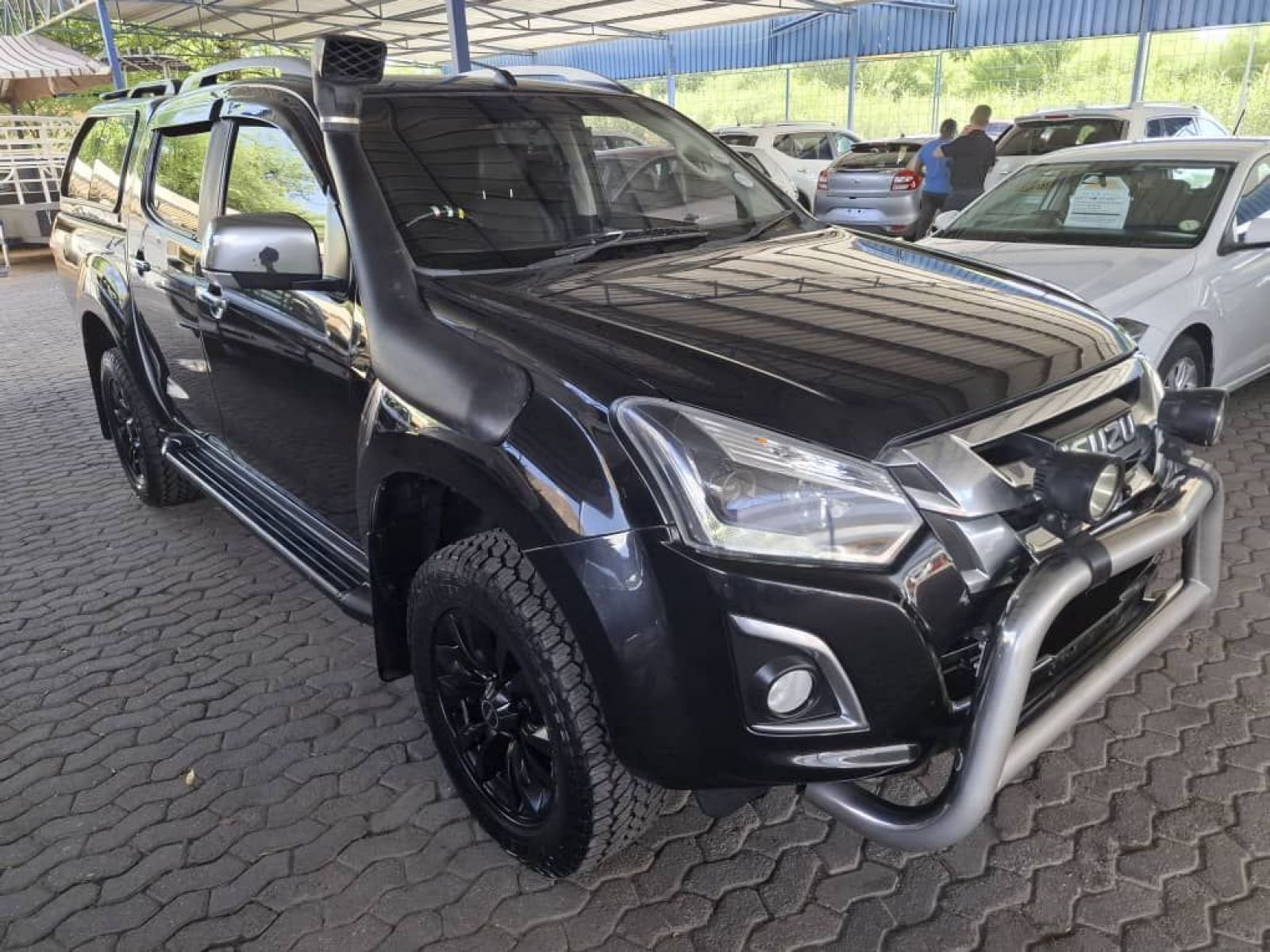 2016 Isuzu KB300 LX D-TEQ D/CAB 4X4 AUTO photo