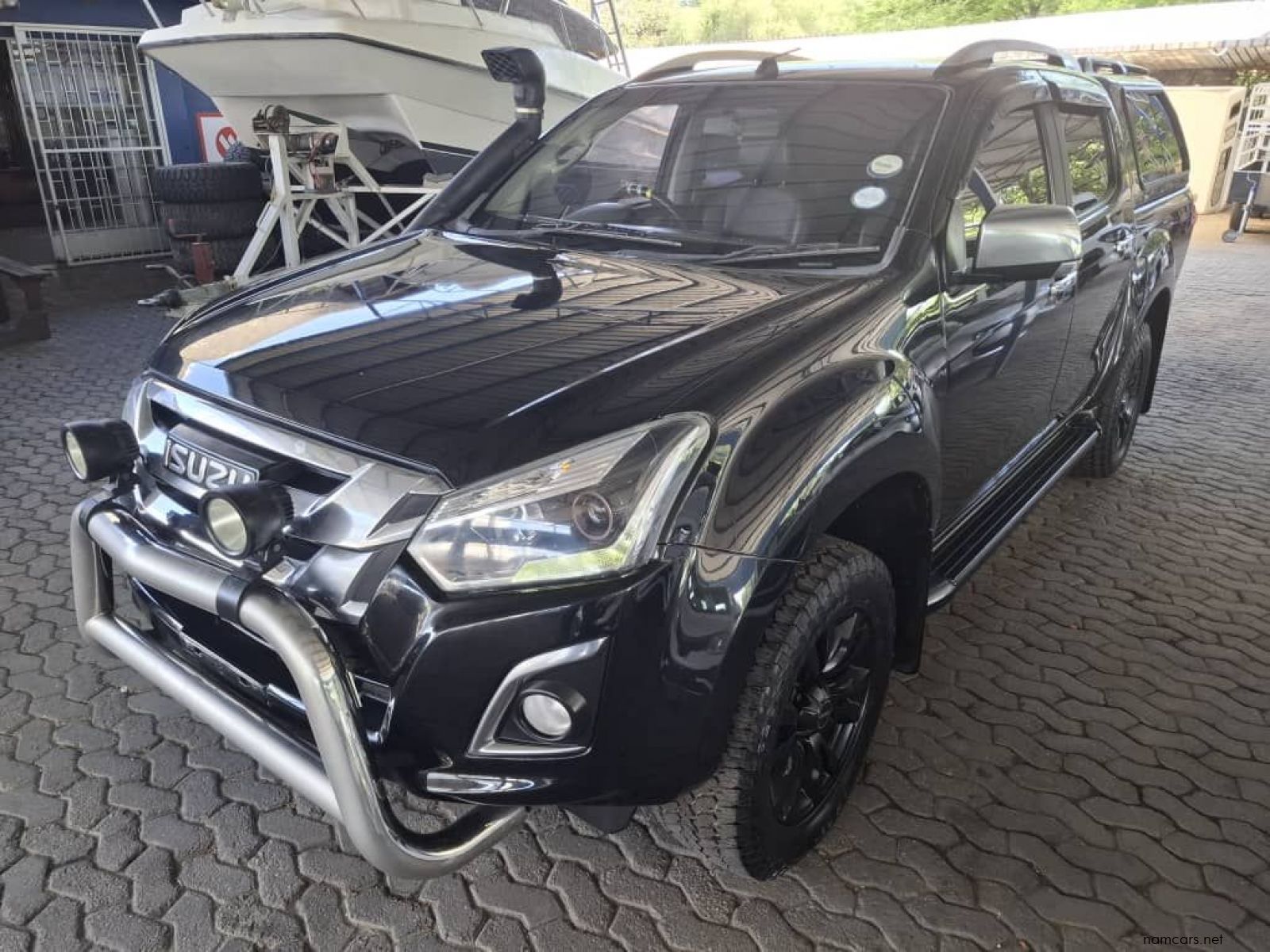 2016 Isuzu KB300 LX D-TEQ D/CAB 4X4 AUTO photo