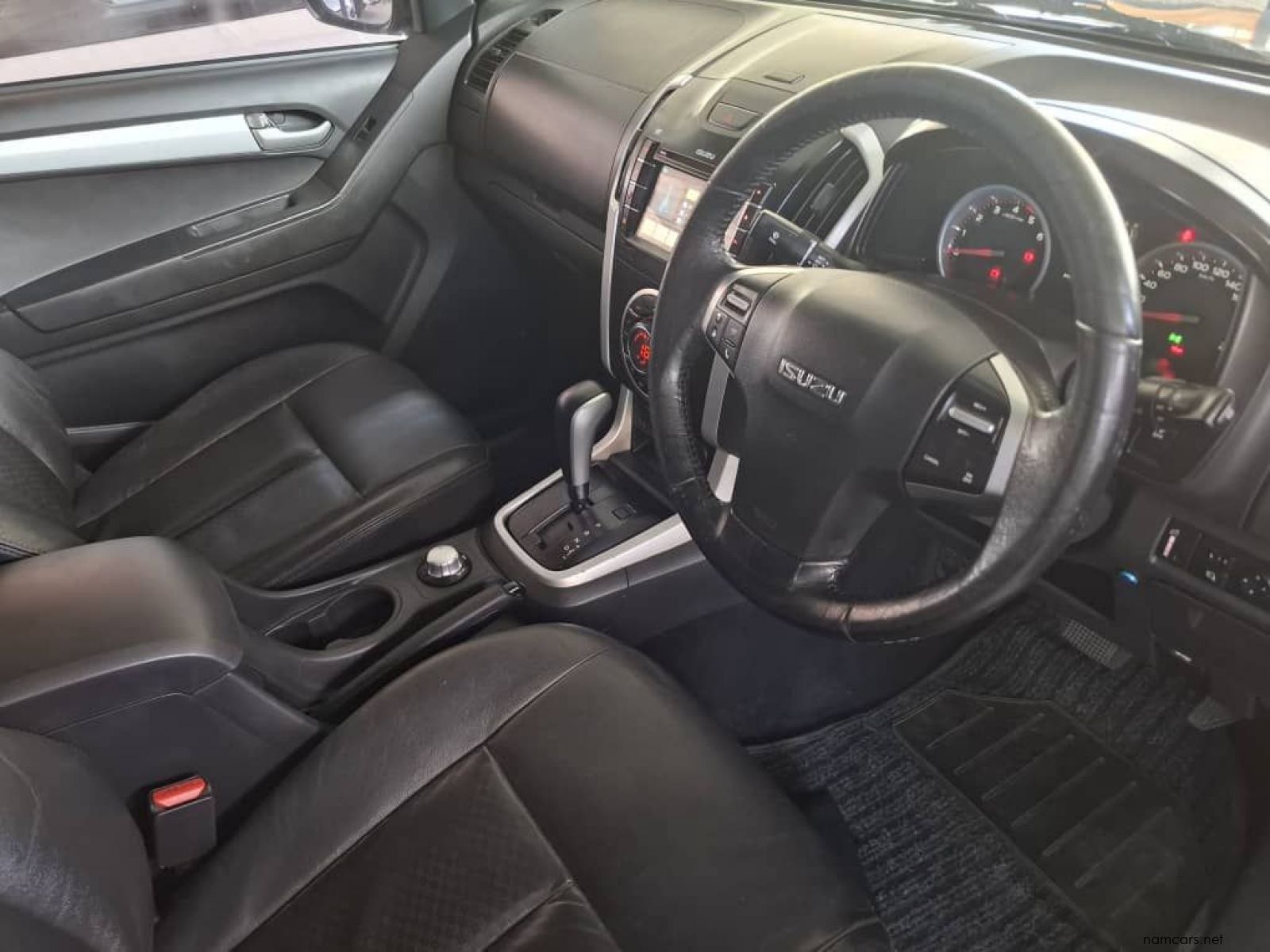 2016 Isuzu KB300 LX D-TEQ D/CAB 4X4 AUTO photo