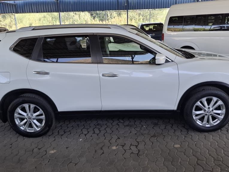 Nissan X-TRAIL 2.5 4X4 in Namibia
