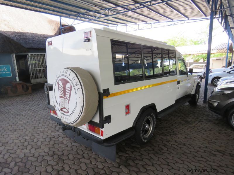 2017 Toyota LANDCRUISER 4,2 DIESEL TOURIST BUS photo