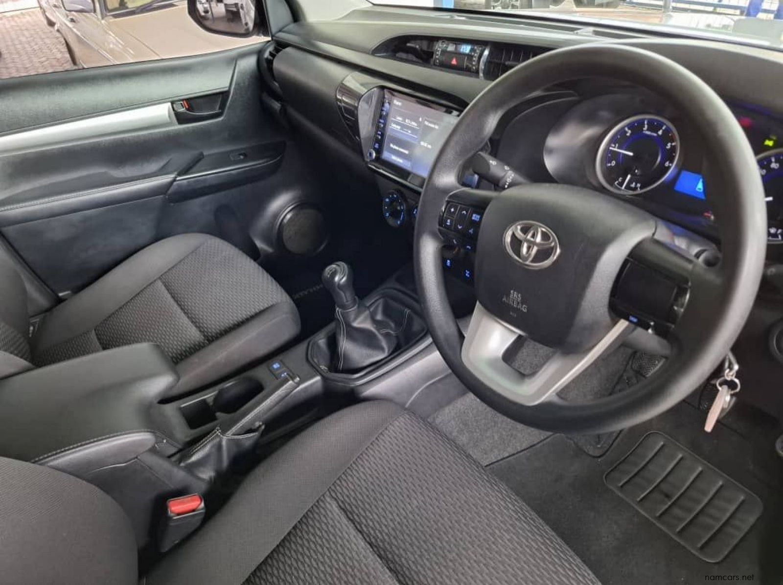 2019 Toyota HILUX 2.4 GD6 SRX 4X4 D/CAB MAN pictures