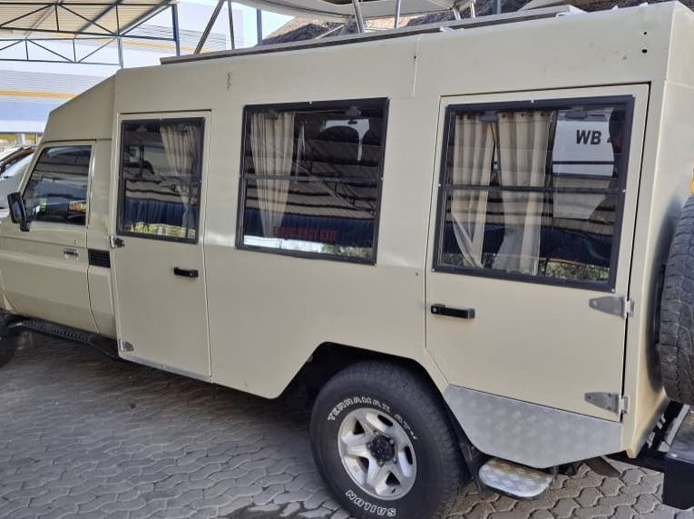 2007 Toyota LANDCRUISER 4.5 EFI 11 SEATER TOURIST TRANSPORTER pictures
