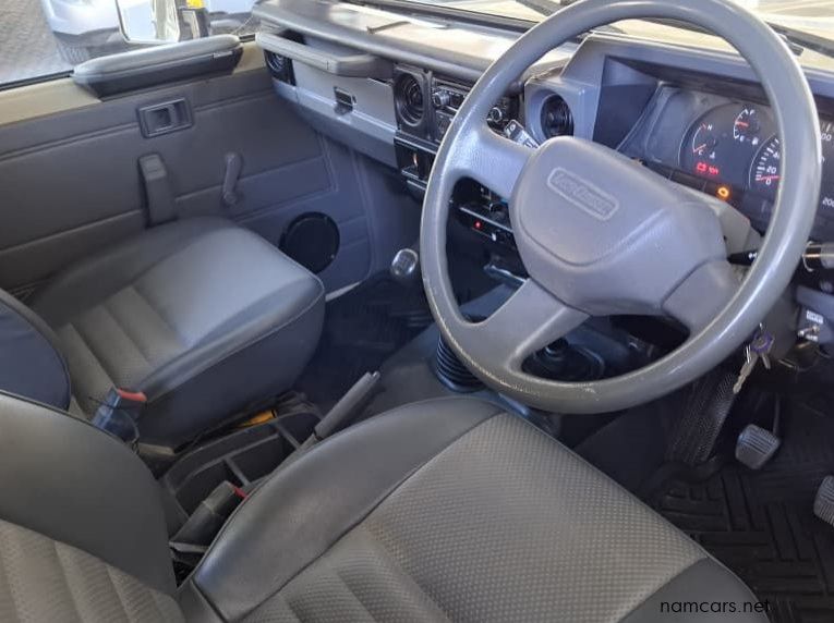 2007 Toyota LANDCRUISER 4.5 EFI 11 SEATER TOURIST TRANSPORTER pictures