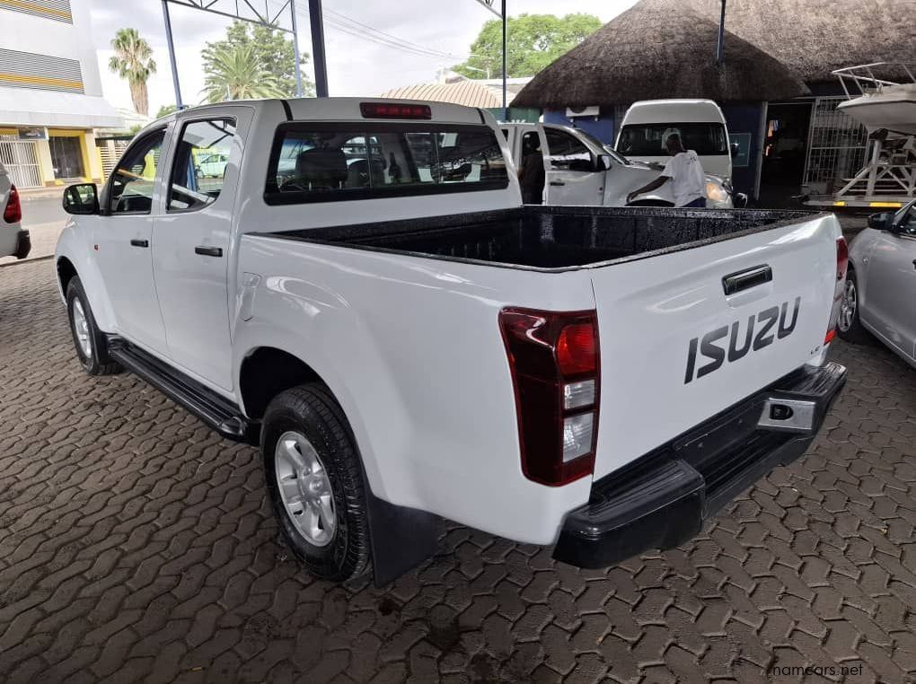 2018 Isuzu KB250 D-TEQ D/CAB 4X4 MAN pictures