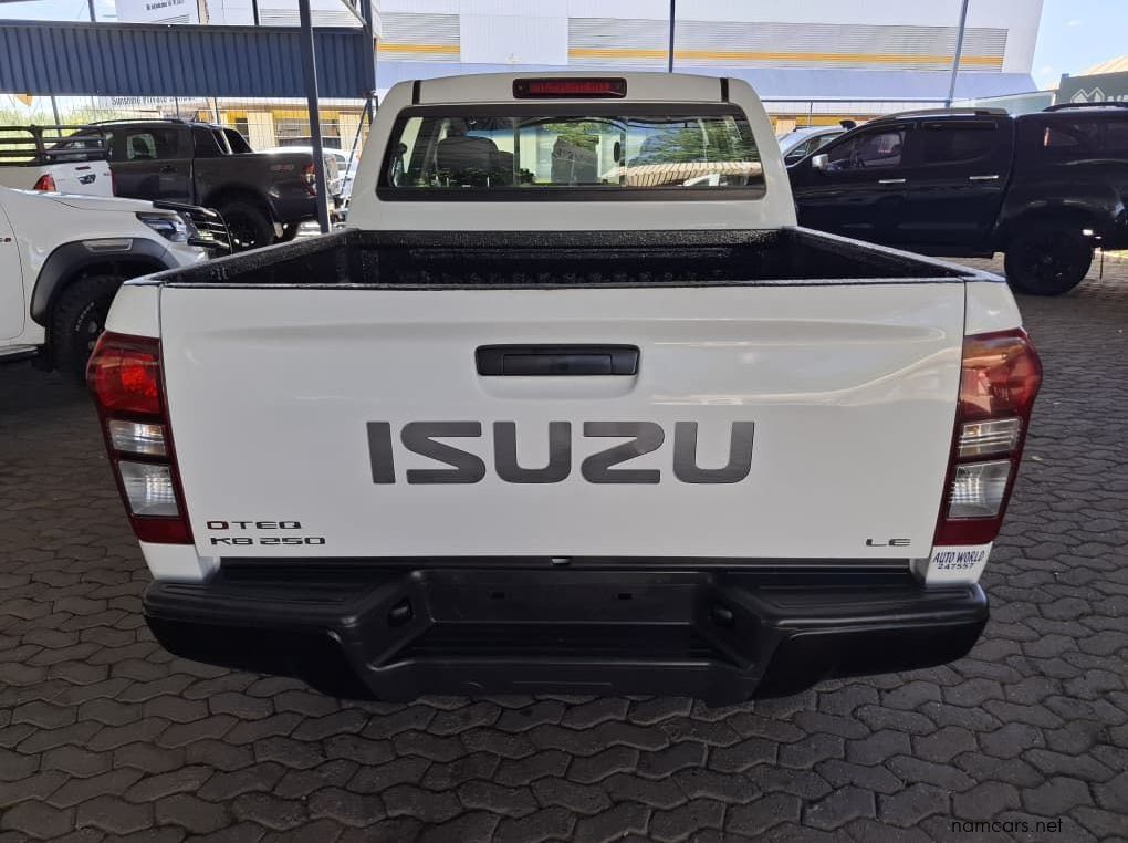 2018 Isuzu KB250 D-TEQ D/CAB 4X4 MAN pictures