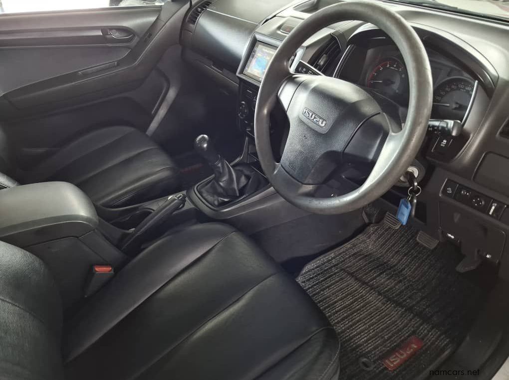 2018 Isuzu KB250 D-TEQ D/CAB 4X4 MAN pictures