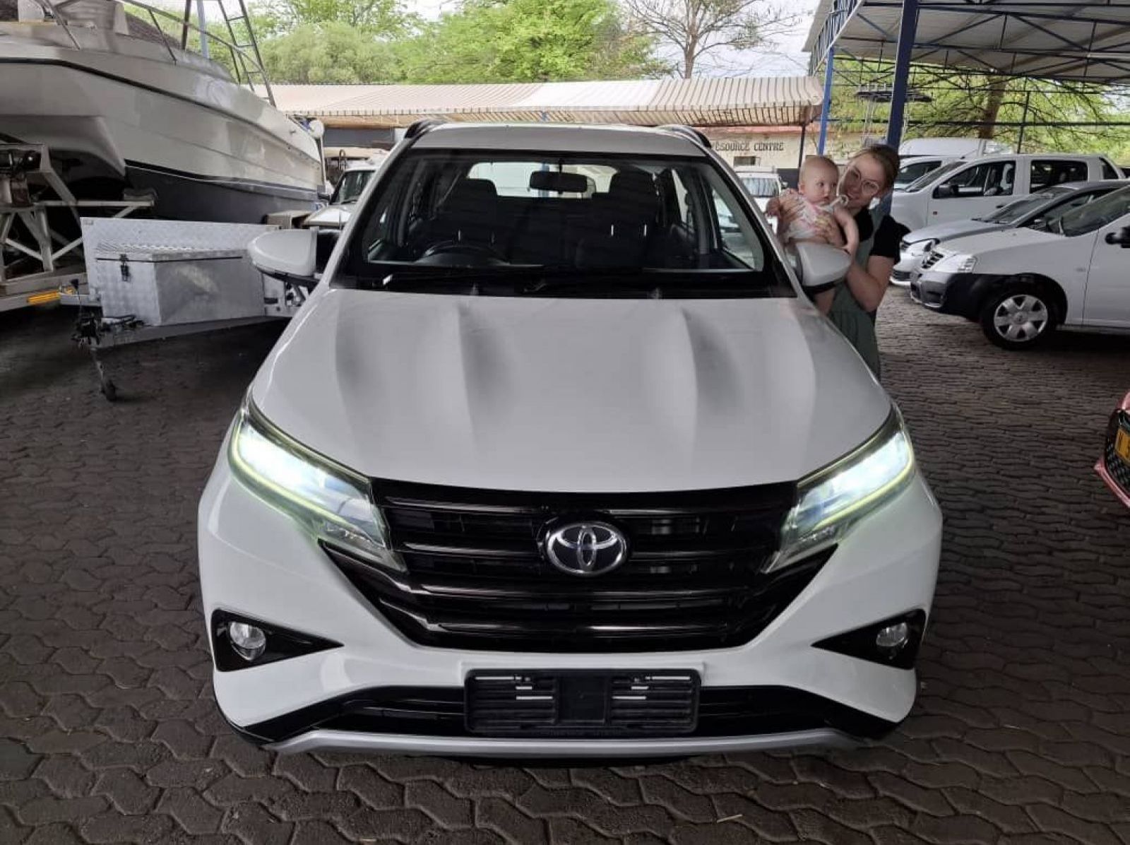 2018 Toyota RUSH 1.5 AUTO - 7 SEATER pictures