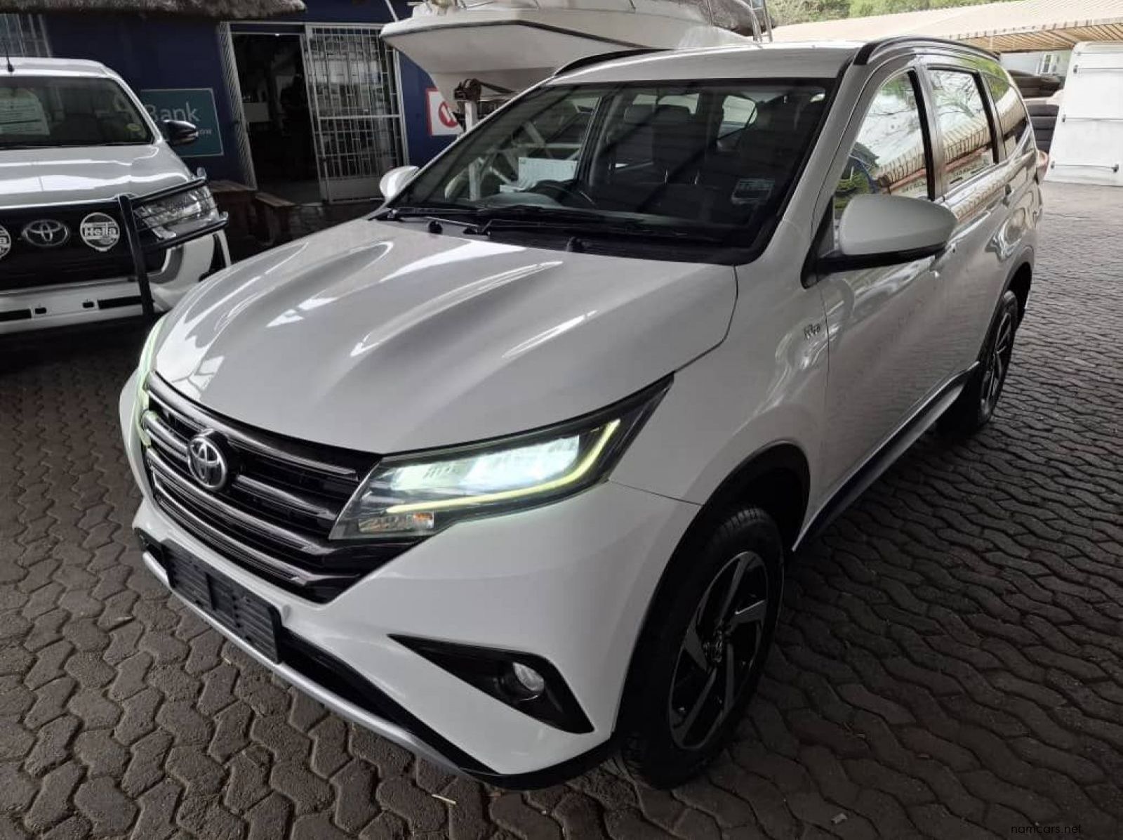 2018 Toyota RUSH 1.5 AUTO - 7 SEATER pictures