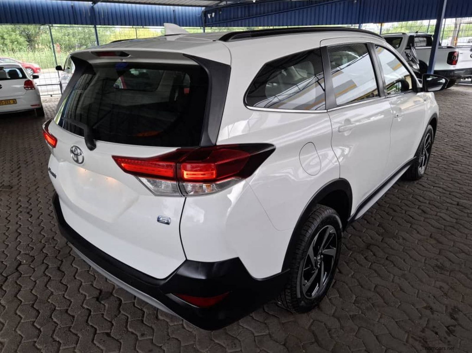 2018 Toyota RUSH 1.5 AUTO - 7 SEATER pictures