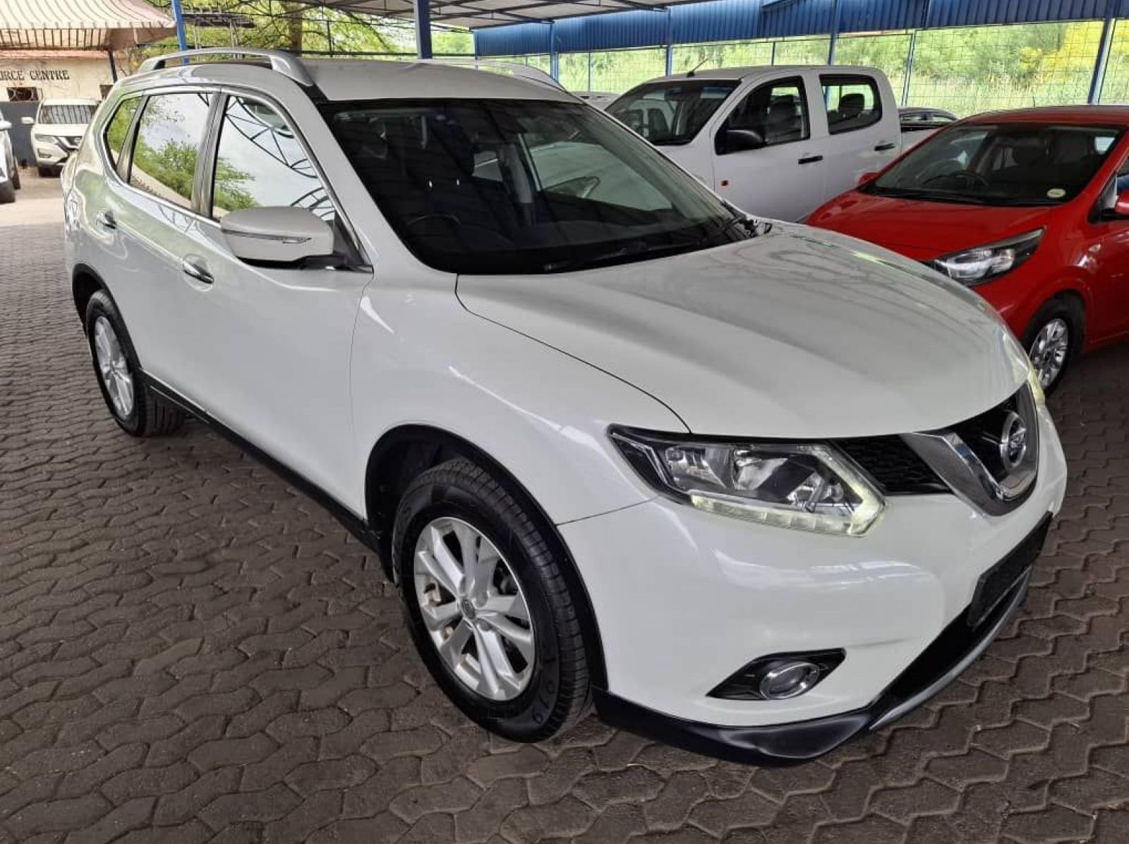 2017 Nissan X-TRAIL 2.5 ACCENTA 4X4 / AWD AUTO pictures