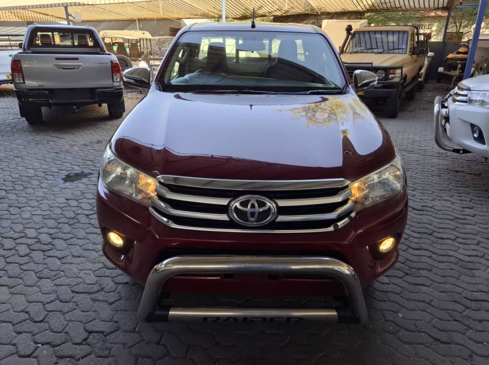 2016 Toyota HILUX 2.8 GD6 RAIDER 4X4 LWB S/CAB pictures