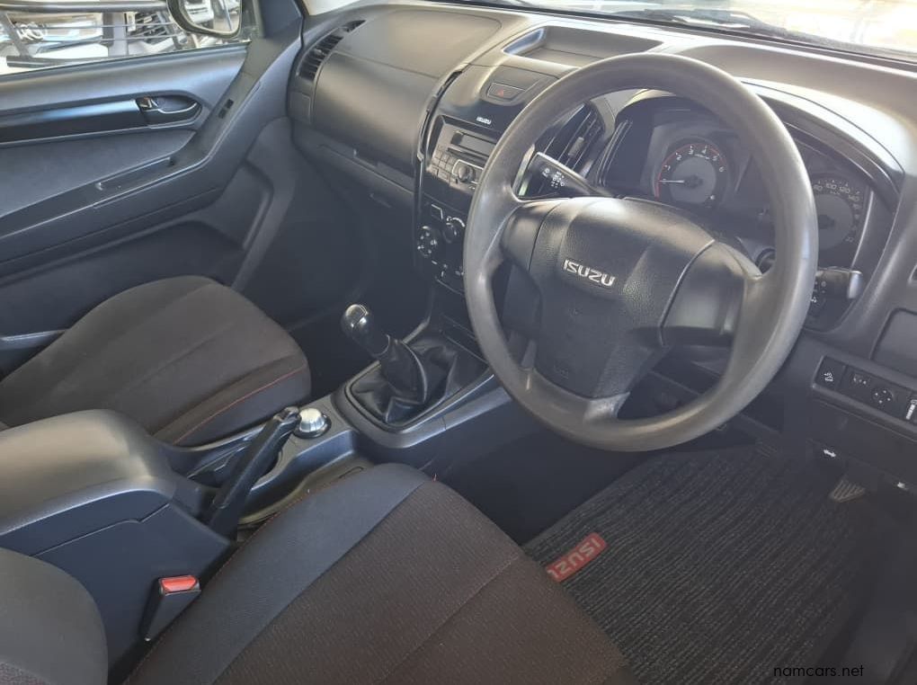 2021 Isuzu D-MAX 2.5 D/CAB 4X4 HI-RIDER pictures
