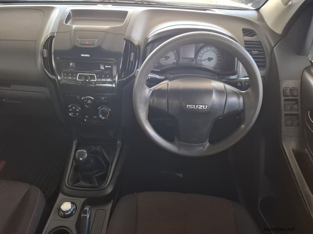 2021 Isuzu D-MAX 2.5 D/CAB 4X4 HI-RIDER pictures