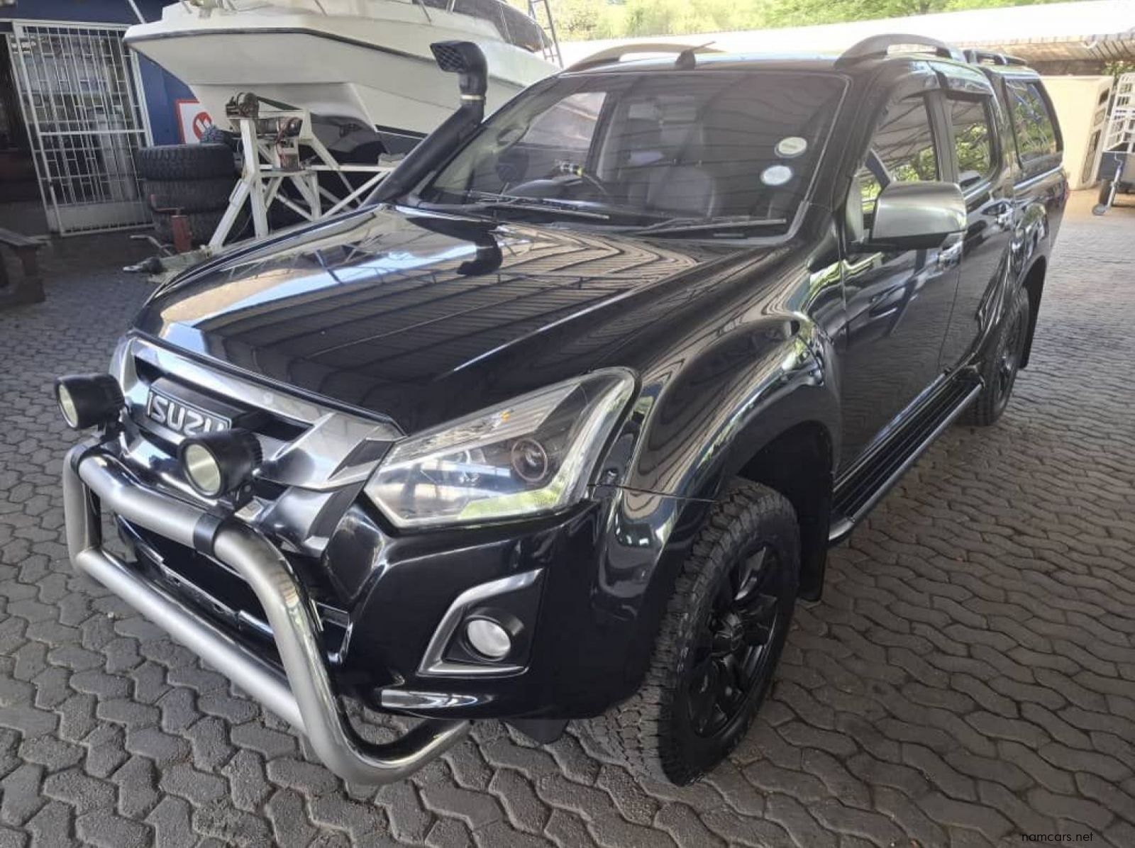 2016 Isuzu KB300 LX D-TEQ D/CAB 4X4 AUTO pictures