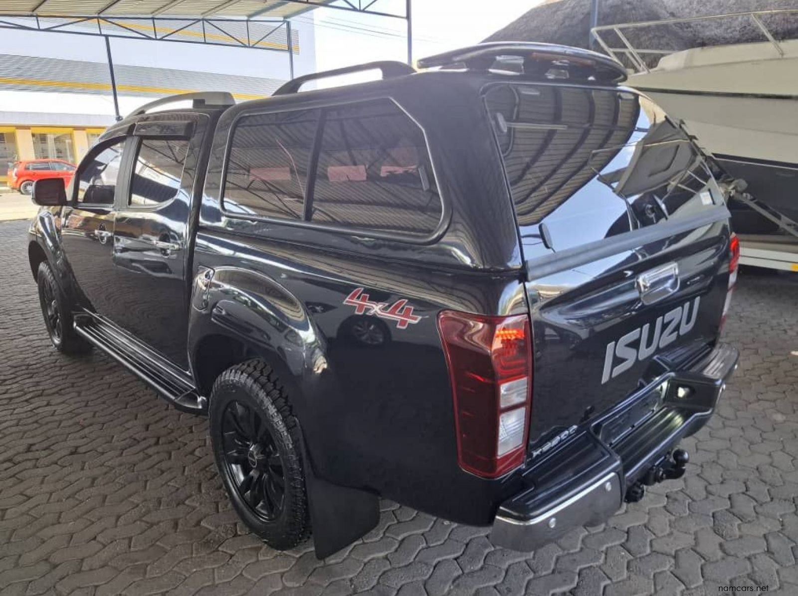 2016 Isuzu KB300 LX D-TEQ D/CAB 4X4 AUTO pictures