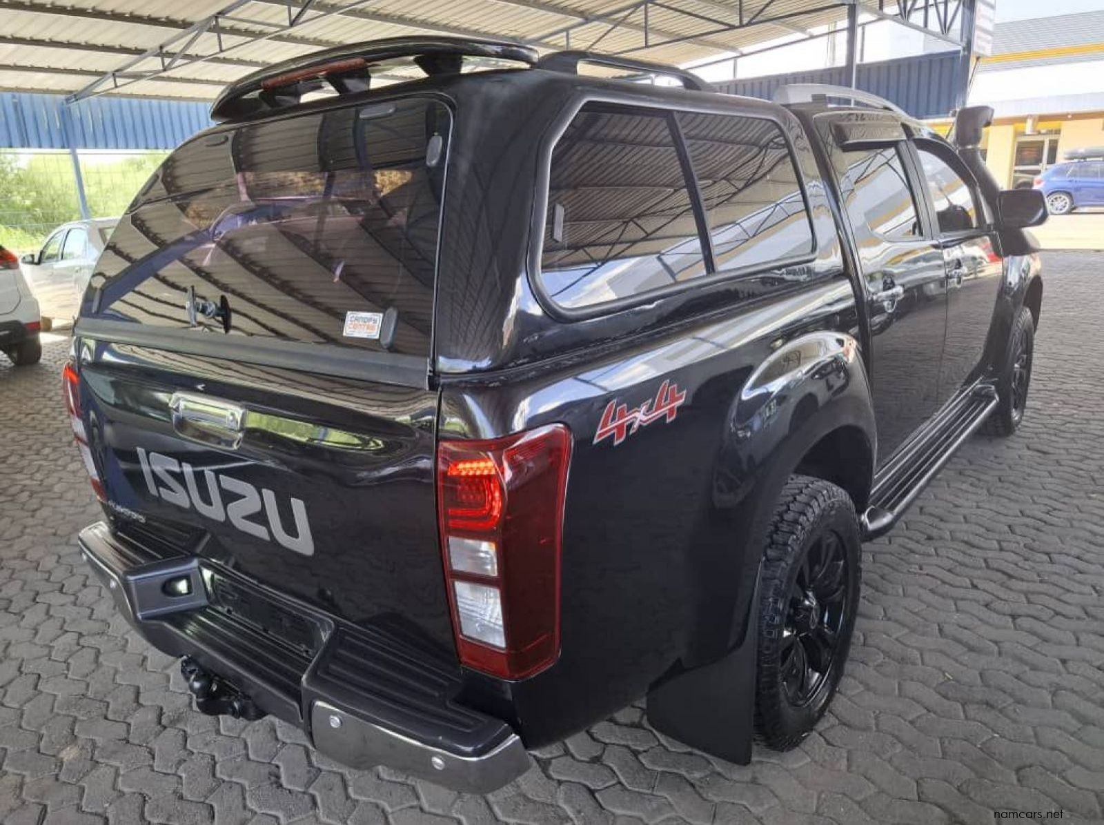 2016 Isuzu KB300 LX D-TEQ D/CAB 4X4 AUTO pictures