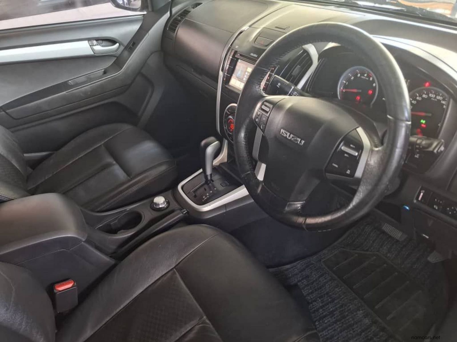 2016 Isuzu KB300 LX D-TEQ D/CAB 4X4 AUTO pictures