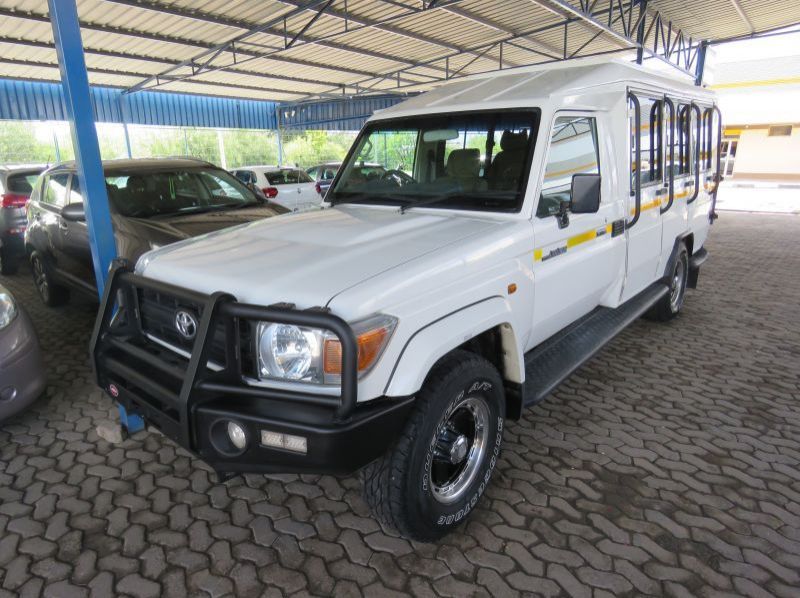 2017 Toyota LANDCRUISER 4,2 DIESEL TOURIST BUS pictures