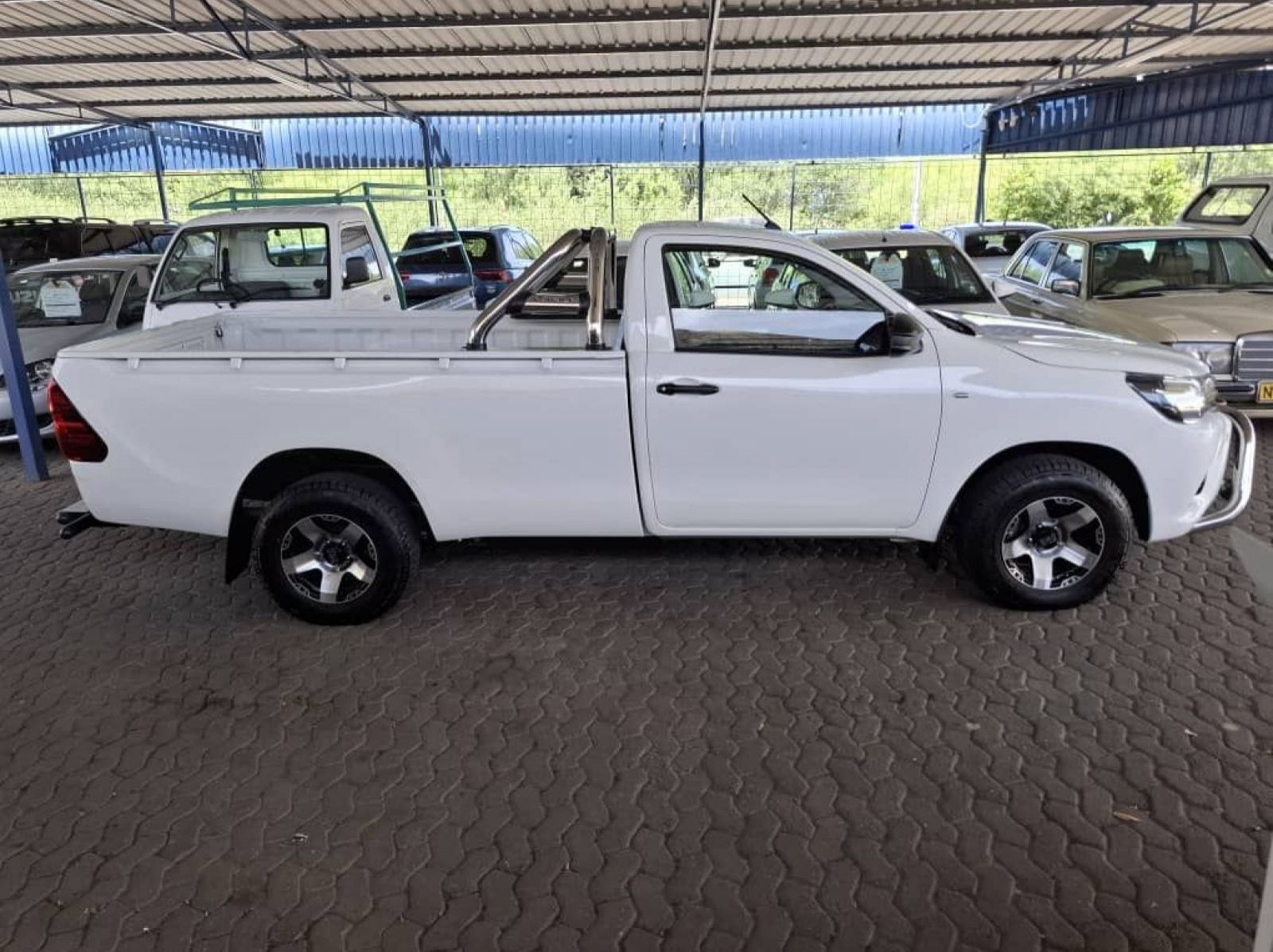 Used Toyota HILUX 2.4 GD S LWB S/CAB  for sale in Windhoek, Namibia