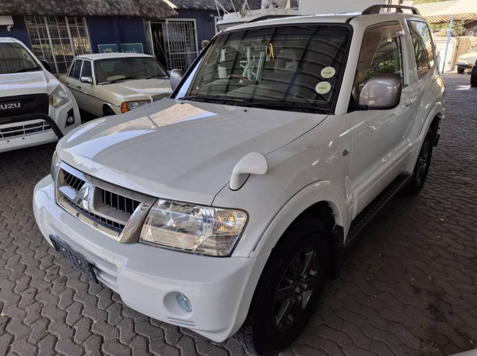 2005 Mitsubishi PAJERO 3.8 V6 SWB AUTO pictures