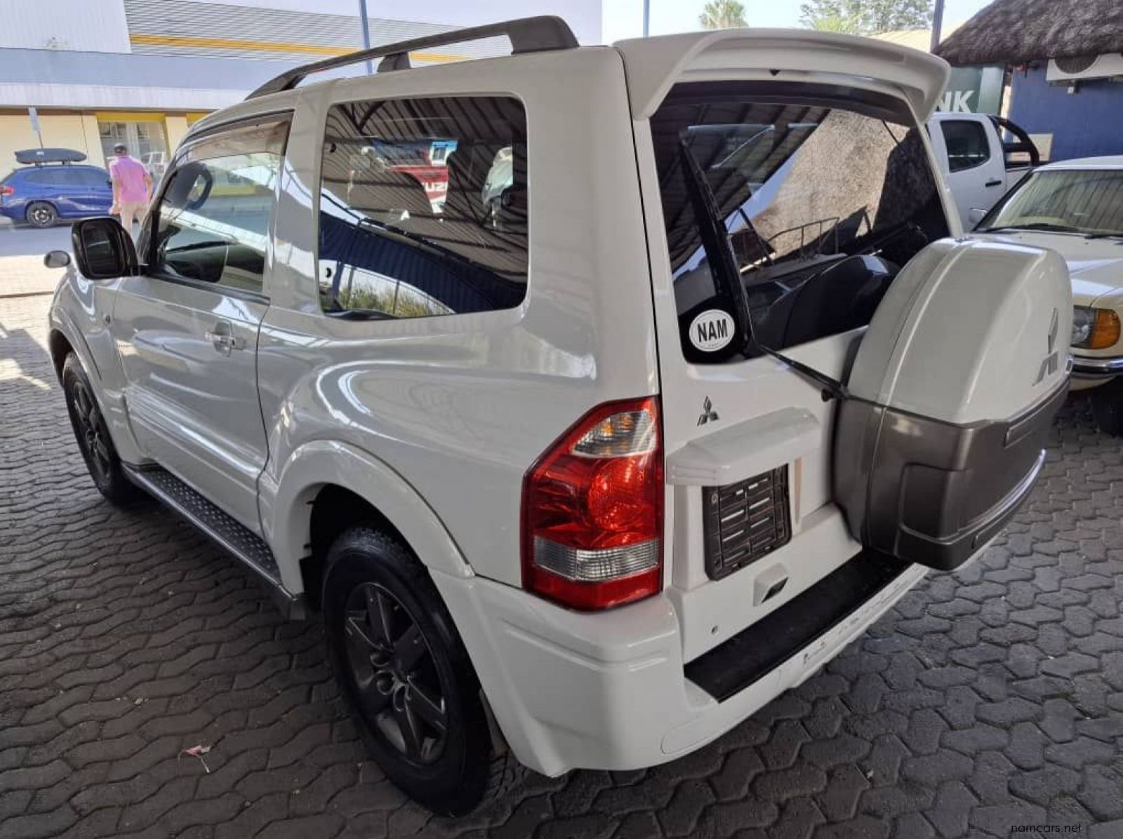 2005 Mitsubishi PAJERO 3.8 V6 SWB AUTO pictures