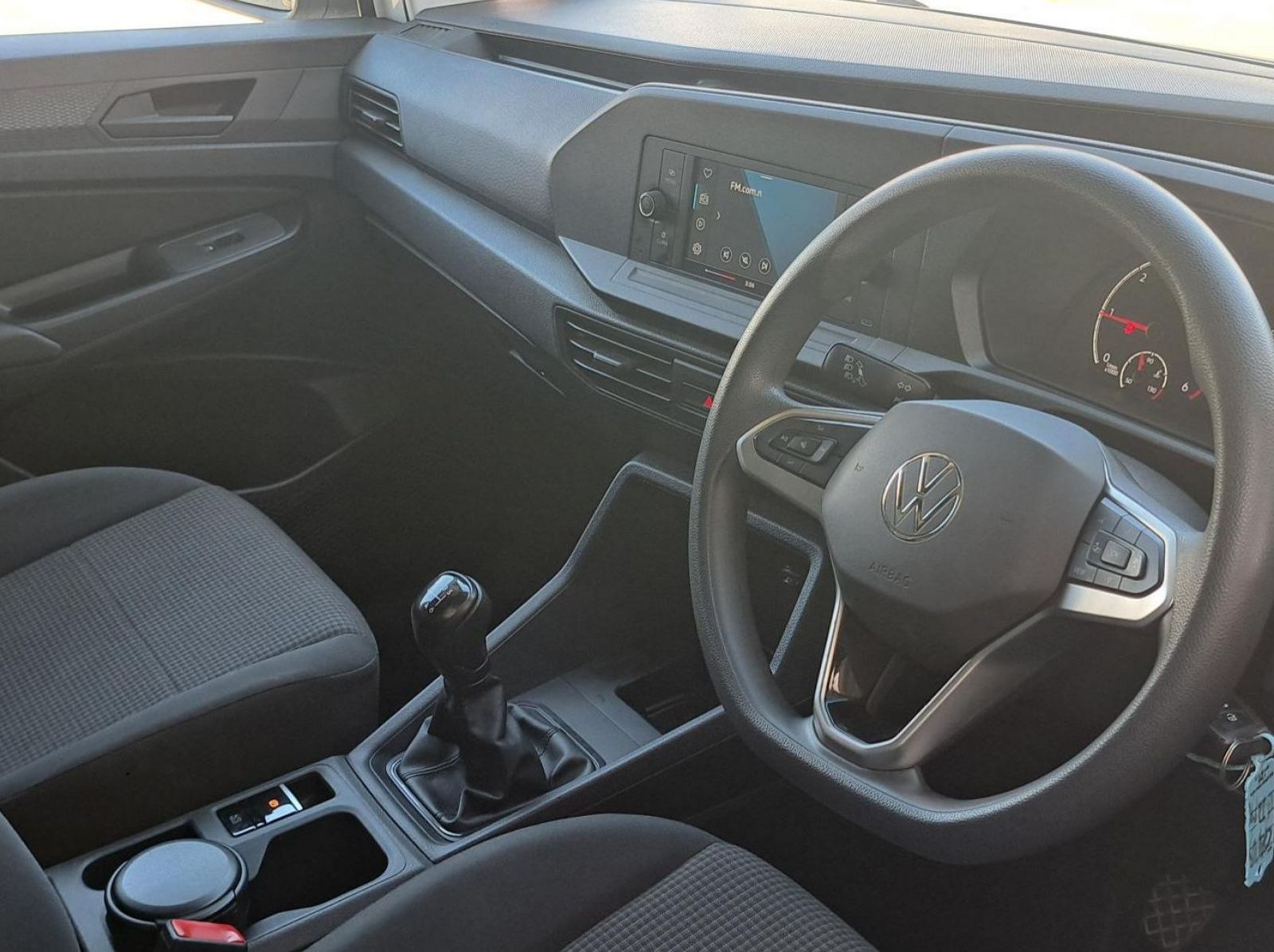 2022 Volkswagen Caddy Cargo pictures