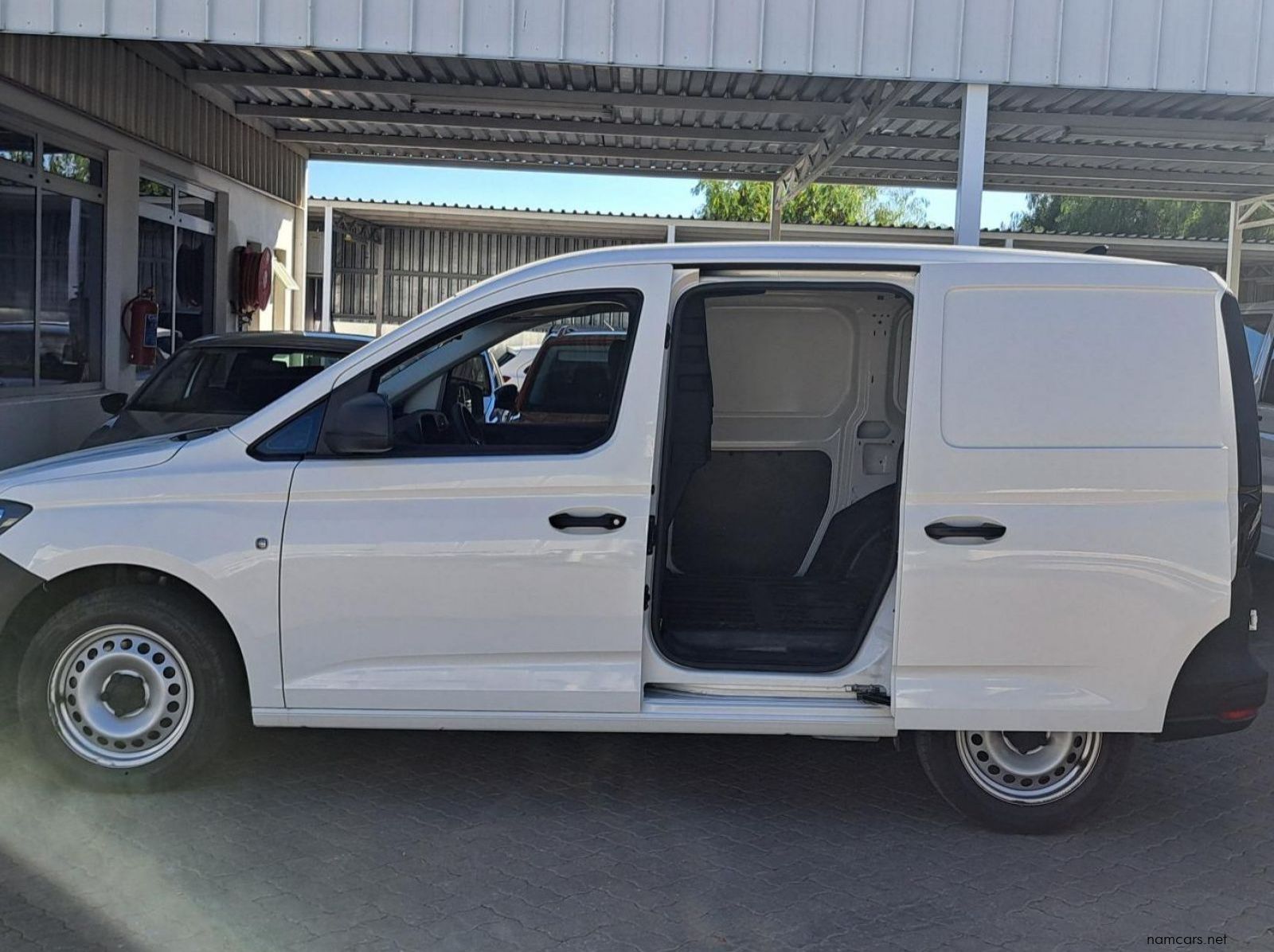 2022 Volkswagen Caddy Cargo pictures