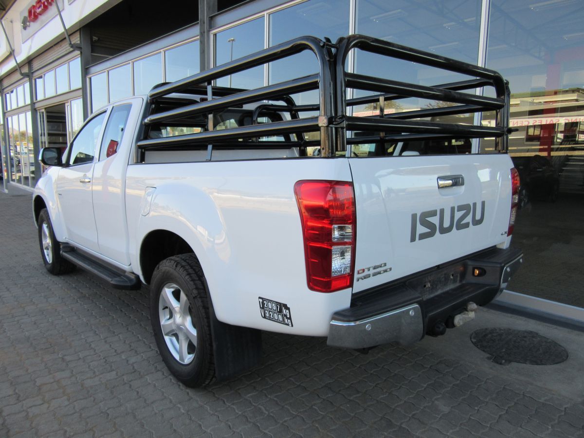 2015 Isuzu KB 300 D-Teq LX 4x4 Extended Cab photo