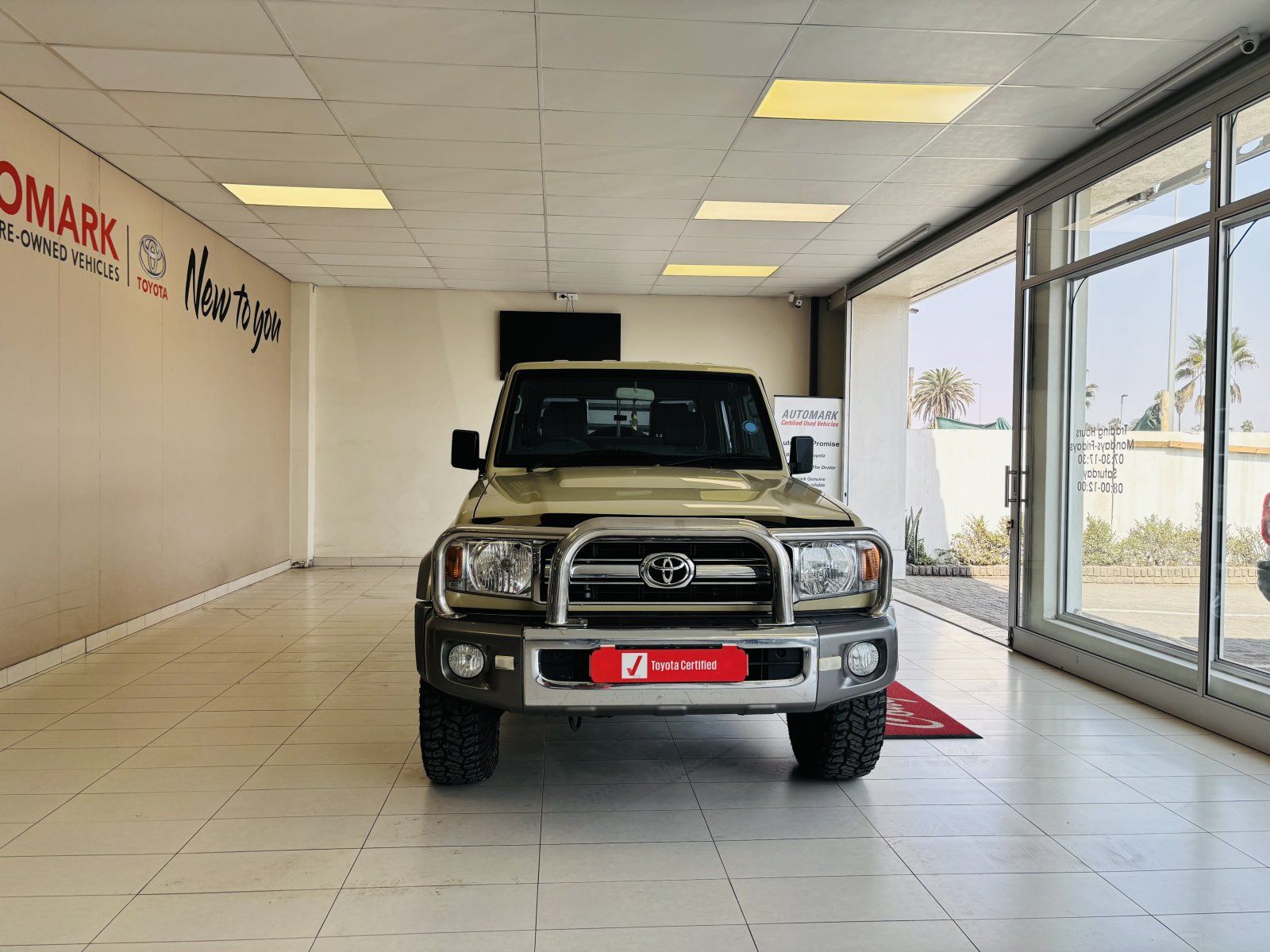 2022 Toyota Landcruiser 4.0 V6 D/C photo