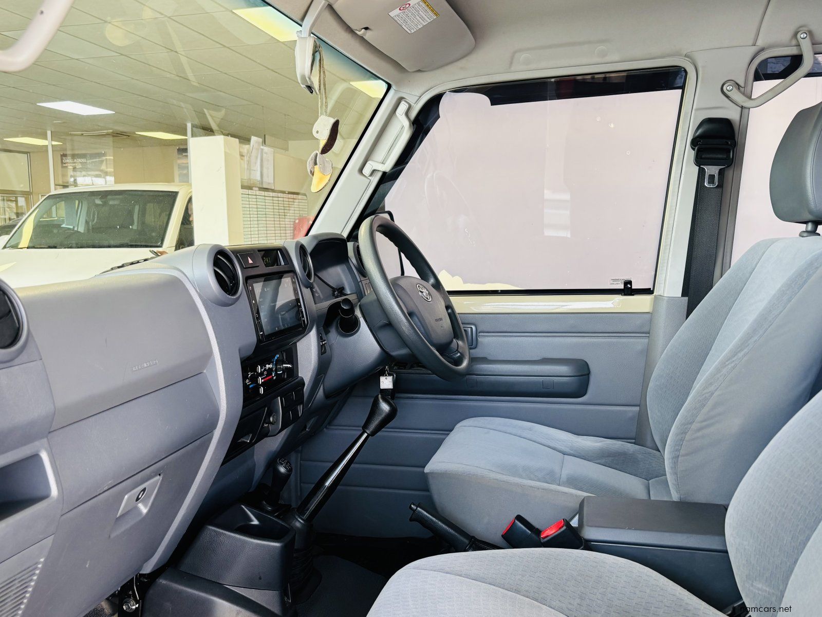 2022 Toyota Landcruiser 4.0 V6 D/C photo