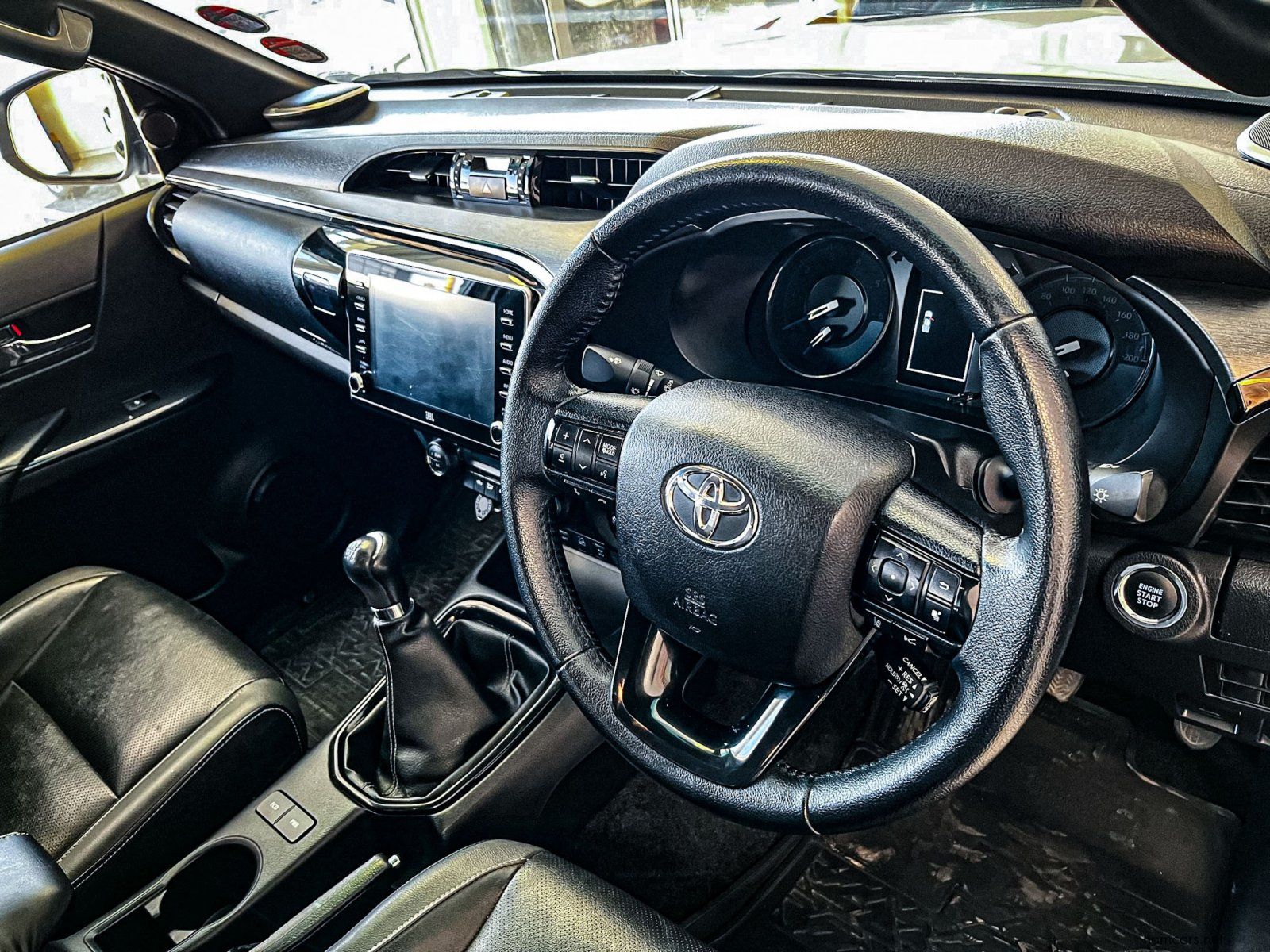 2022 Toyota Hilux 2.8 LGD RS 4x4 MT photo