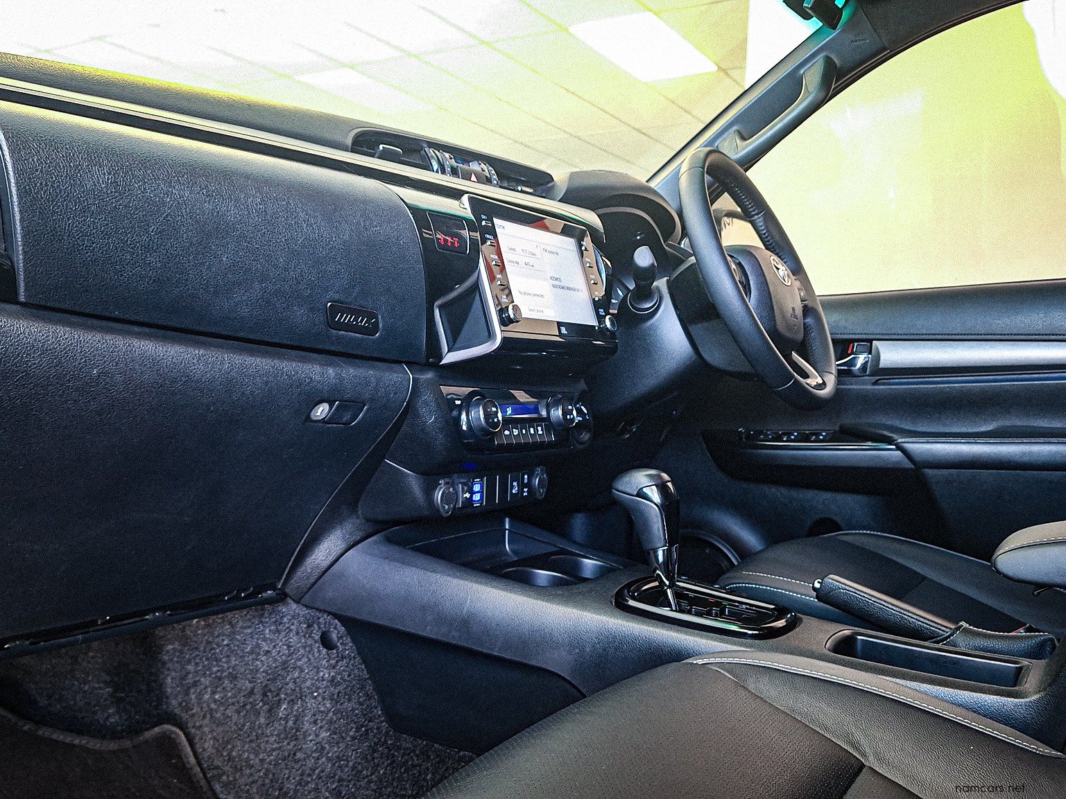 2024 Toyota Hilux 2.8 LGD 4x4 AT photo