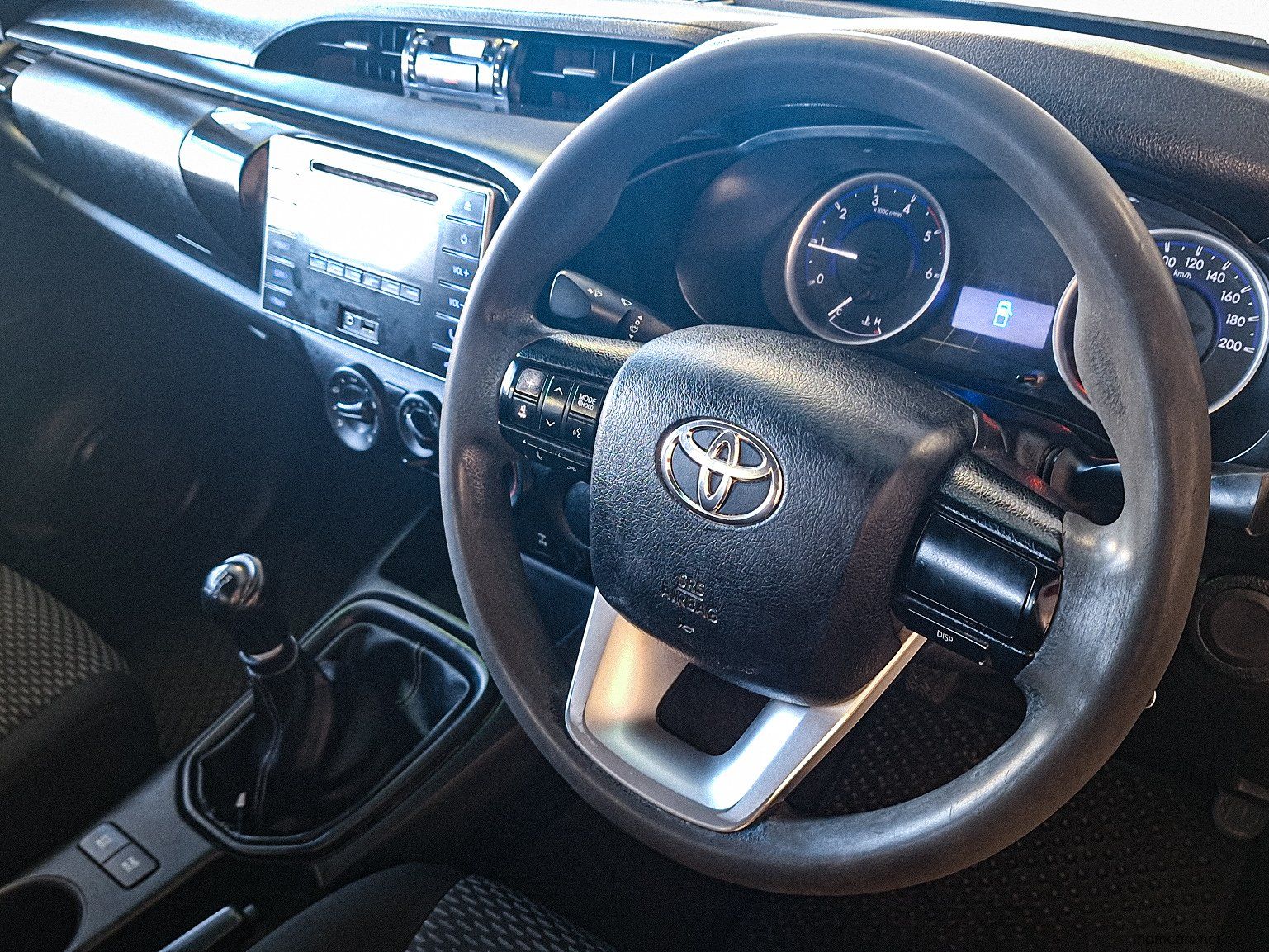 2018 Toyota Hilux SC 2.4 GD6 RB SRX MT photo