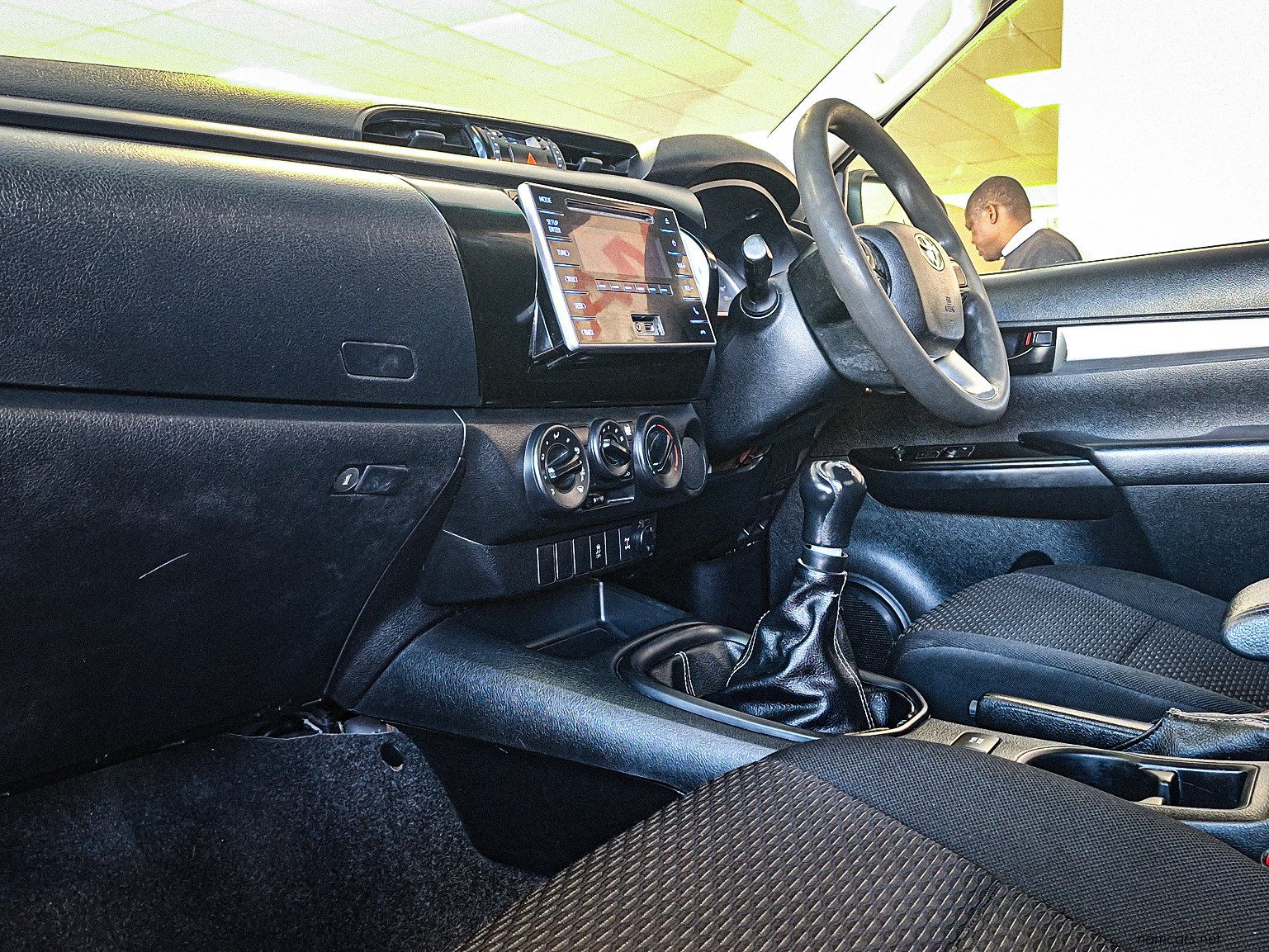 2018 Toyota Hilux SC 2.4 GD6 RB SRX MT photo