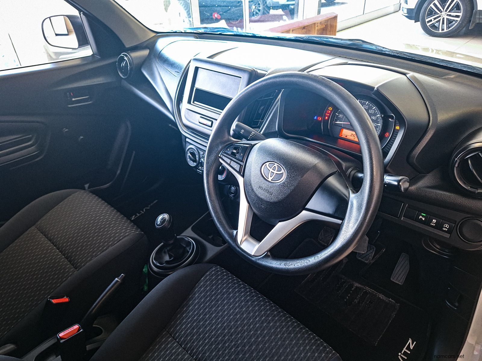 2023 Toyota Vitz 1.0 MT photo