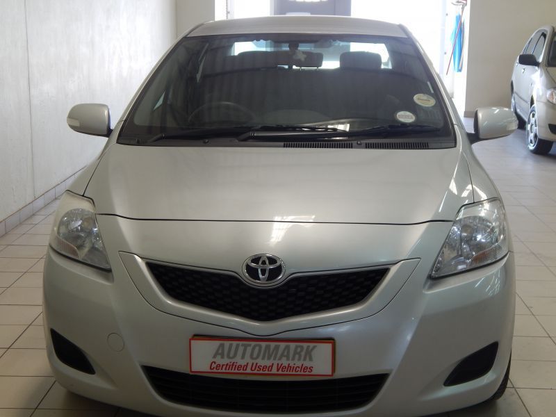 2011 Toyota Yaris sedan photo