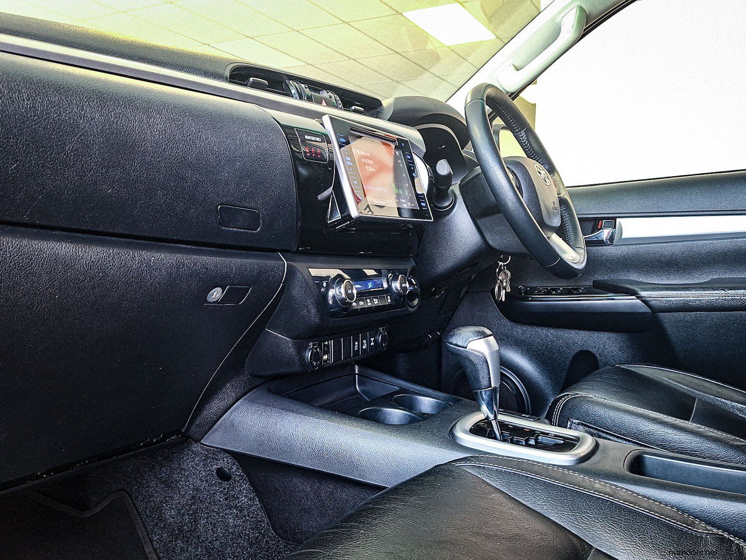 2017 Toyota Hilux Raider 2.8 GD6 4x4 AT photo