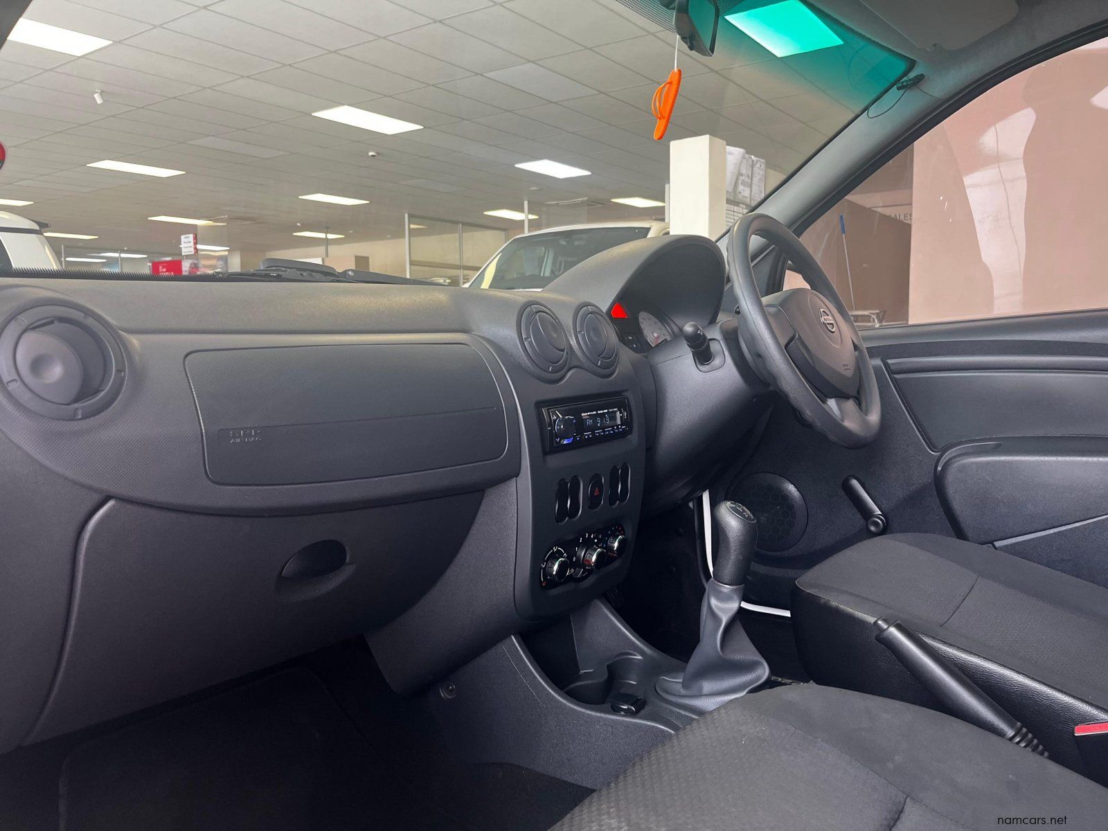 2023 Nissan NP 200 1.6 AC SAFETY PACK MT photo