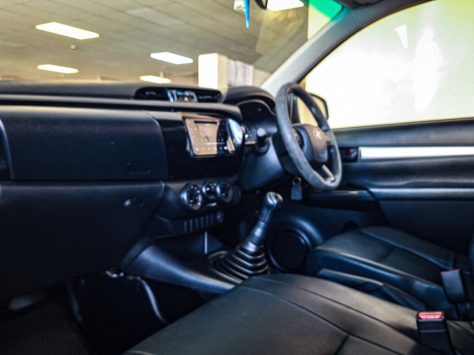 2022 Toyota Hilux SC 2.4 GD S A/C 5MT photo