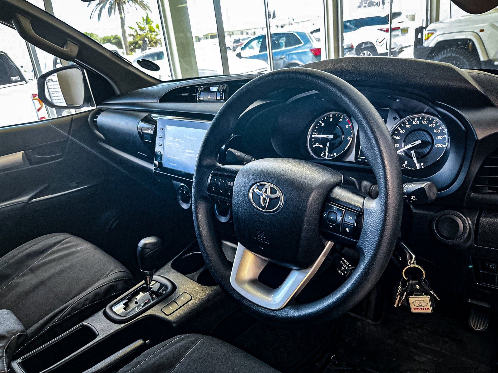 2025 Toyota Hilux Raider 2.4 GD6 RB 2x4 AT photo