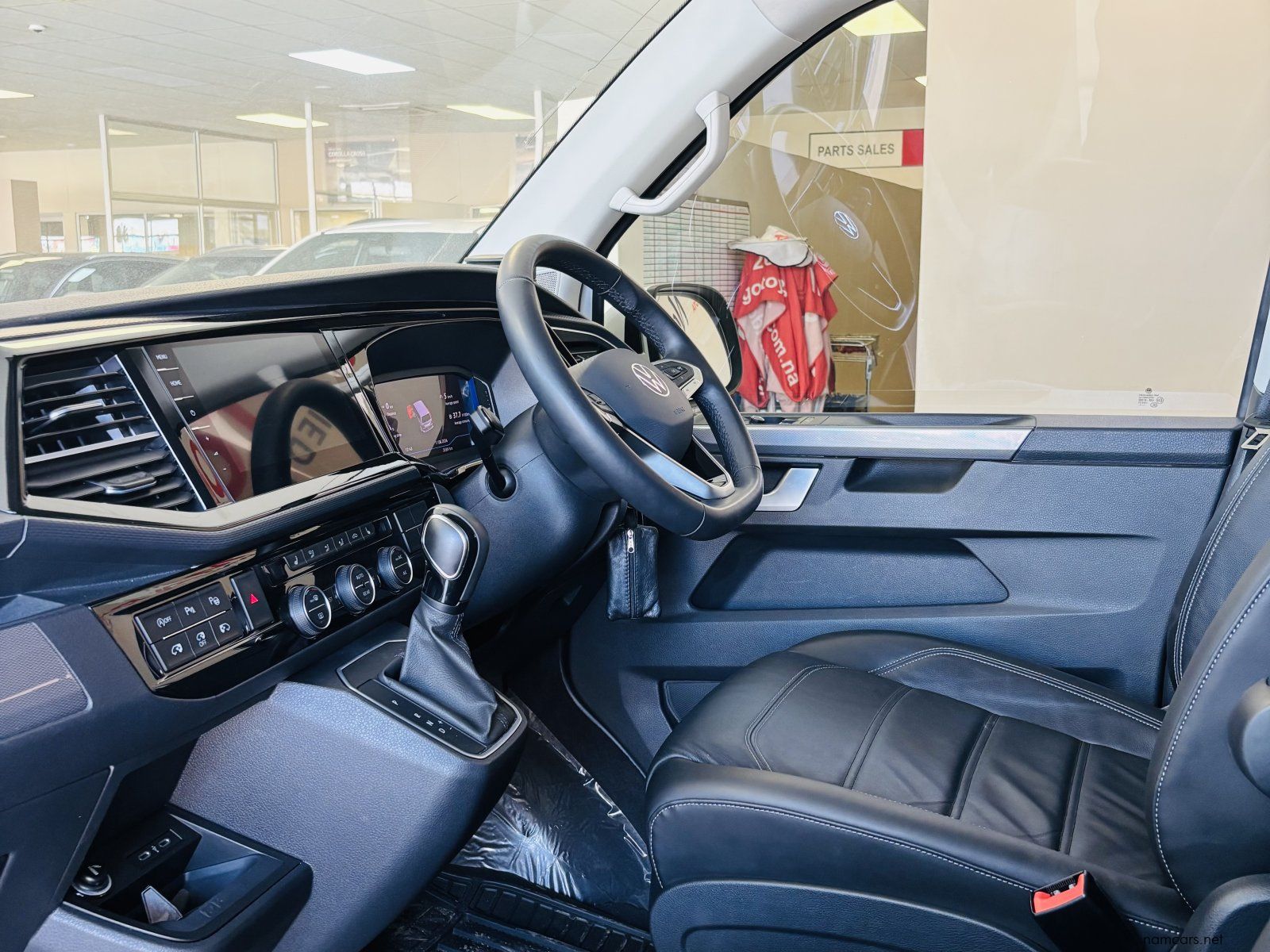 2024 Volkswagen Caravelle 2.0  Bitdi Highline DSG 4Motion (146kw) photo