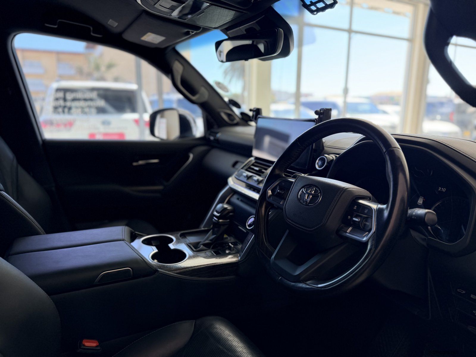2023 Toyota Landcruiser 300 V6 3.3D Zx photo